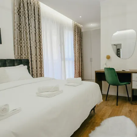 Lindi's 4/4 Apartman Tirana